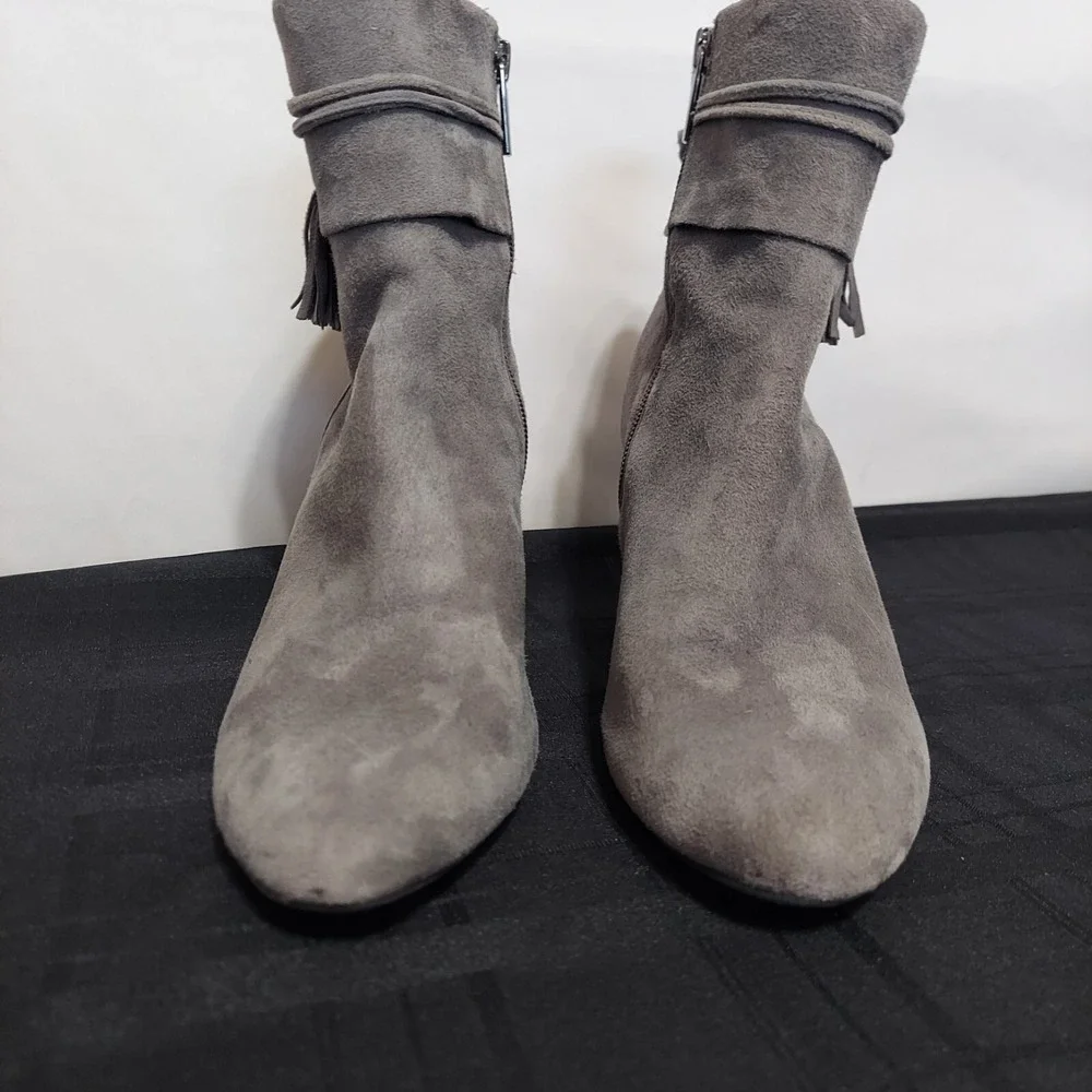Bandolino Willaria Suede Ankle Boots Gray Block Heel Tassel Side Zip Women 10M